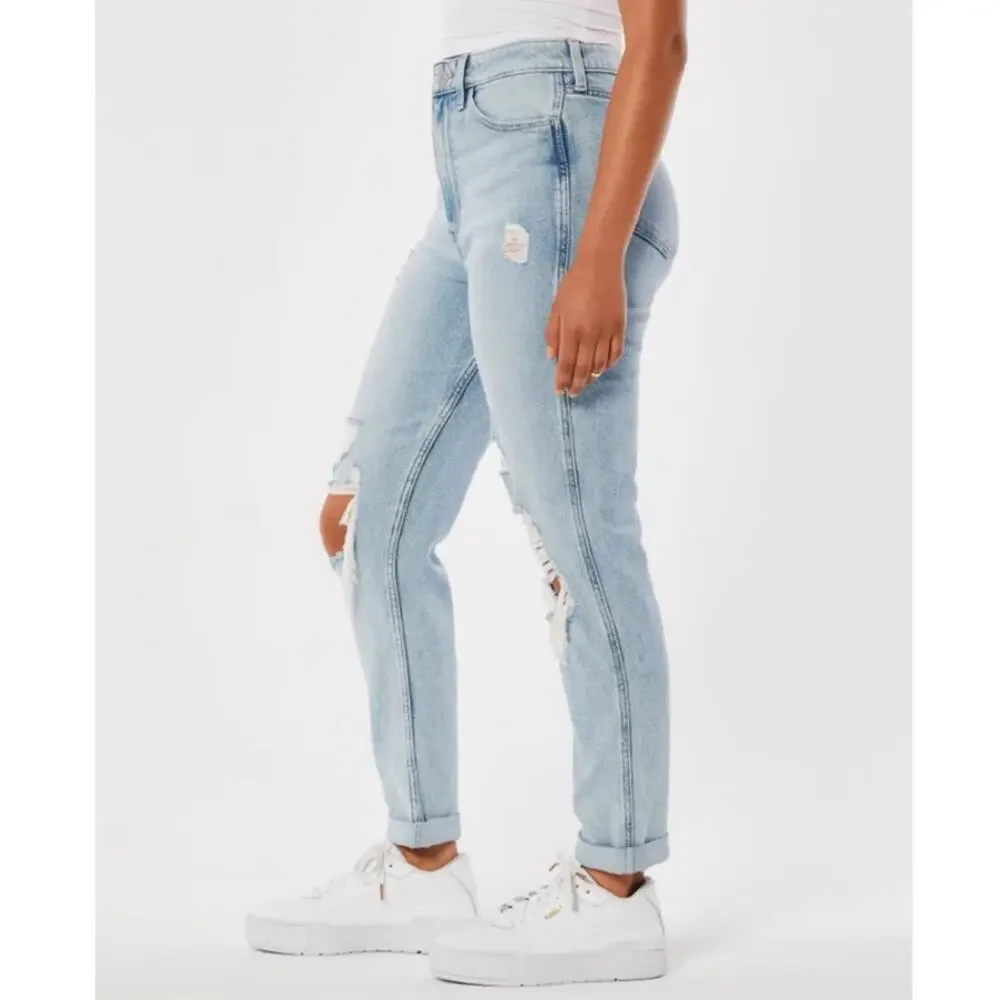 Hollister Ultra High-Rise Ripped Light Wash Mom‎ Jeans Size 3R